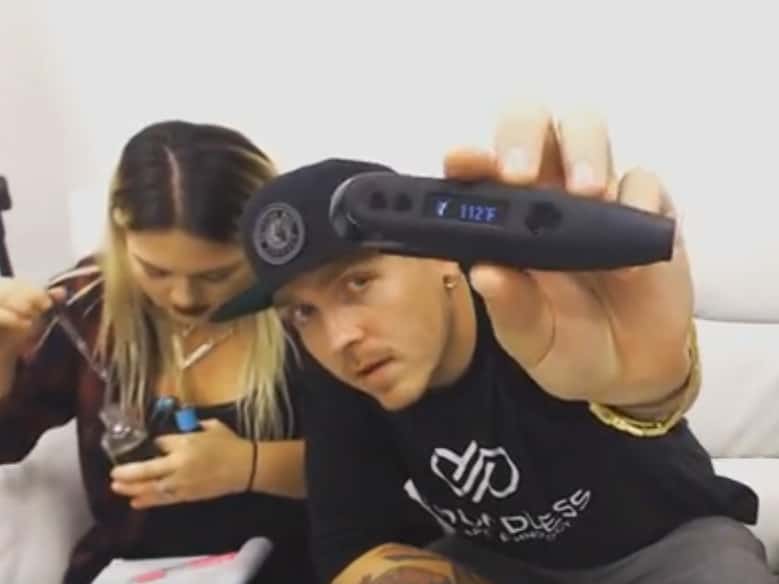 Randall showing off a 'mystery vape' - not a Boundless product.