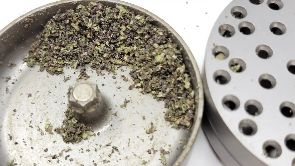Brilliant Cut Fine Grind in the bottom half next to the top half of the grinder
