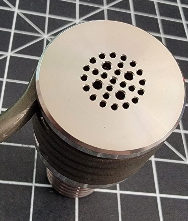 Freight Train Pro - Top view / close-up of the holes