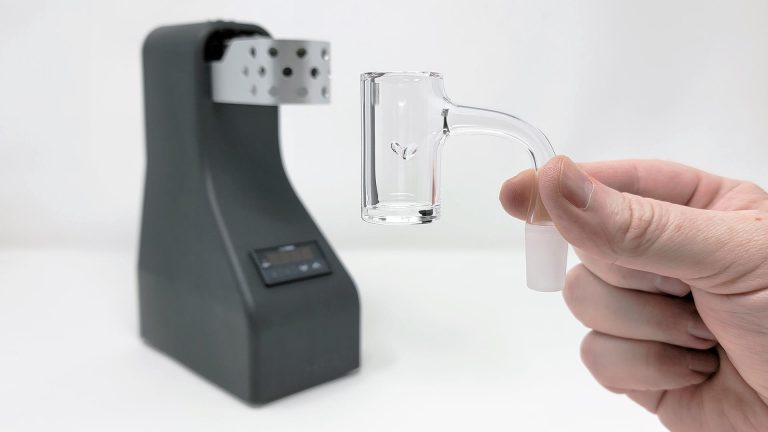 Old Head DabReady uses a traditional quartz banger and is a torch-free and completely silent.
