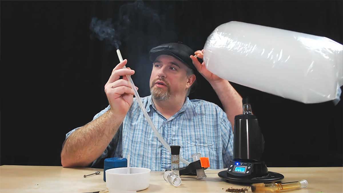 Arizer XQ2 and EQ vaporizer uses a whip or vapor bag