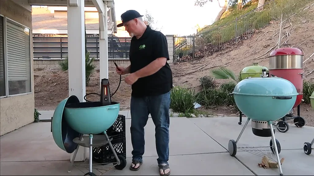 Here Troy uses the Enso portable hookah in his backyard.