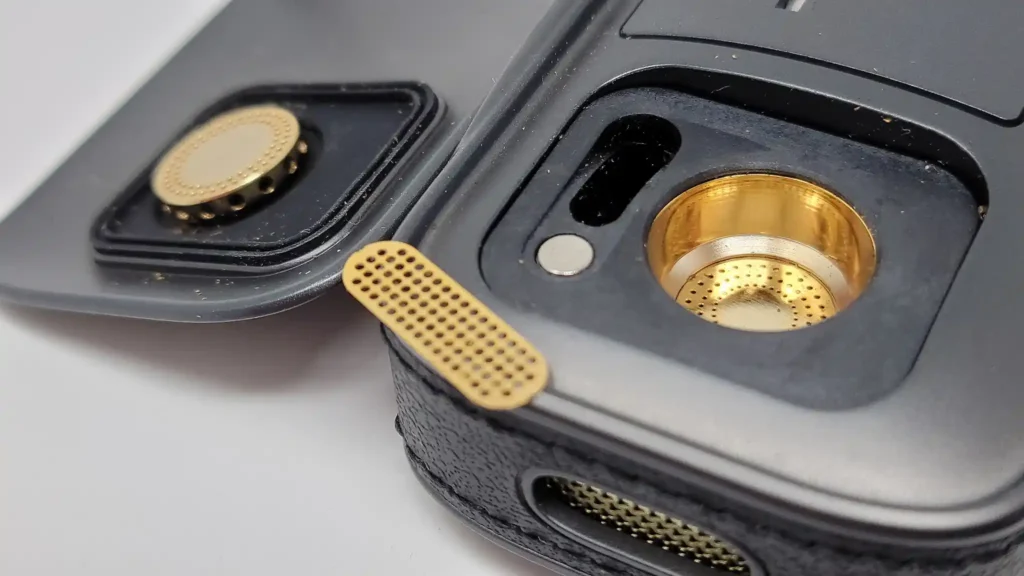 the screen is held in place by a magnet and the vapor path is cleanable with a Q-tip