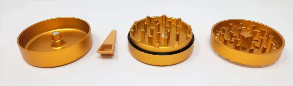 The Odin has no threads. it's held together with magnets