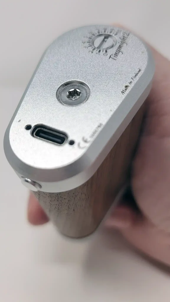 Tinymight 2 has a single button control and a temperature screw dial