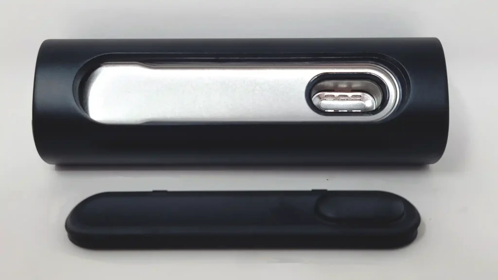 Pax Flow uses a side-loaded bowl