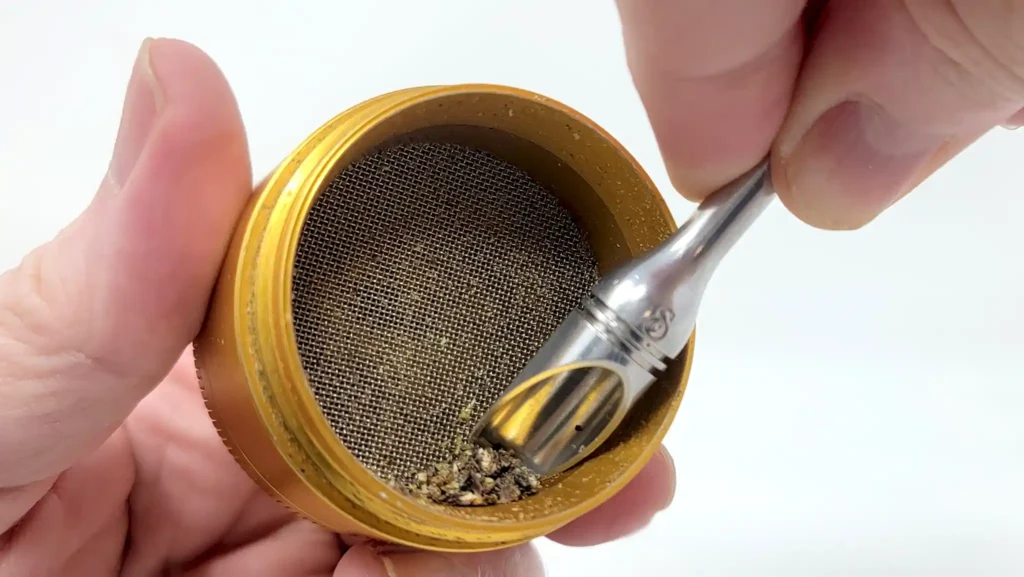 Simrell Scoop works better with square edged weed grinders