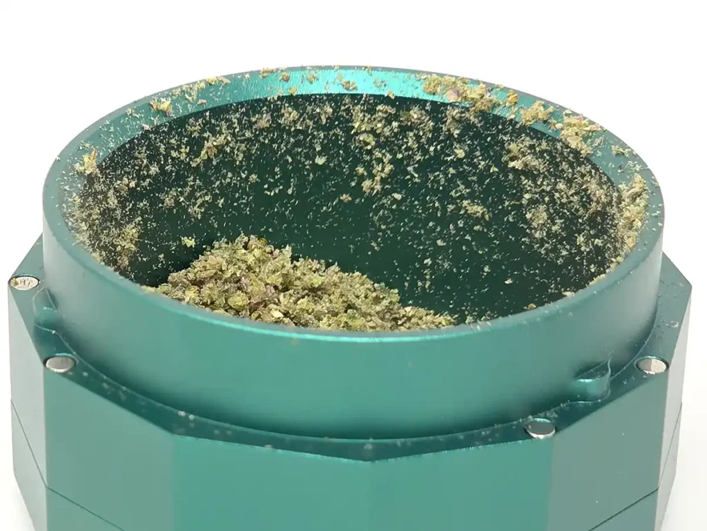 In review the bottom of the CAPU grinder showed to accumulate herb along its edges