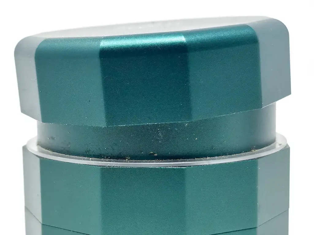 CAPU grinder with crooked lid, due to hash buildup