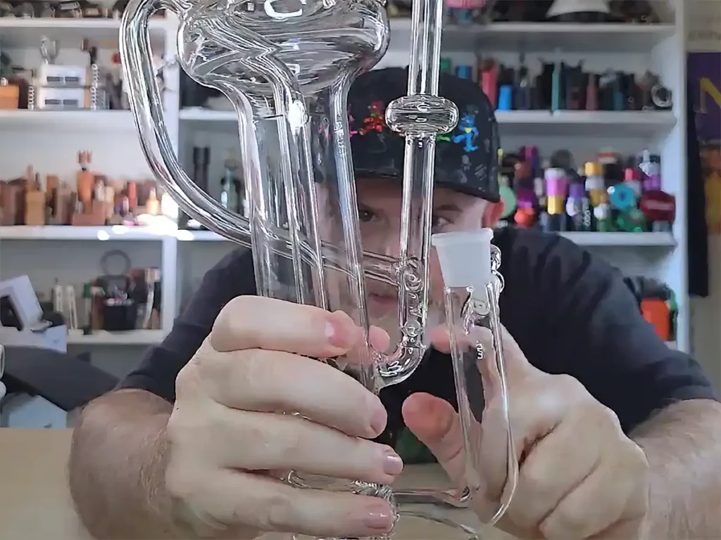 Terp Chasers Club Diffuser Pump has a small glass ball that acts as a valve in the recycler