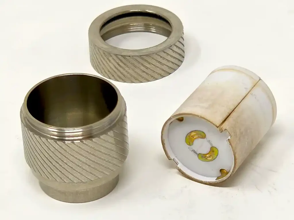 Utillian 8 Turbo atomizer is rebuildable with a replaceable heater cell