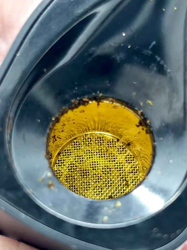 Utillian 850 has a gold bowl to maximize vapor flavor