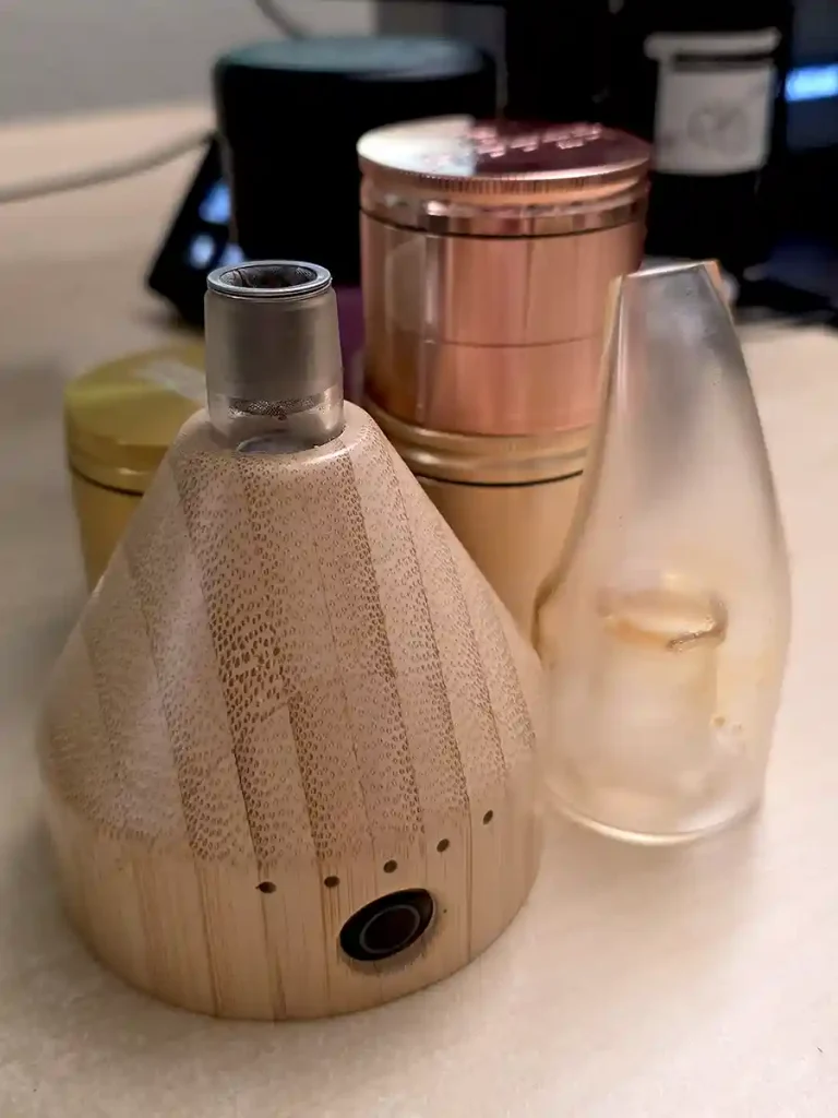 Camouflet Fuji Vaporizer with Santa Cruz Shredder weed grinders